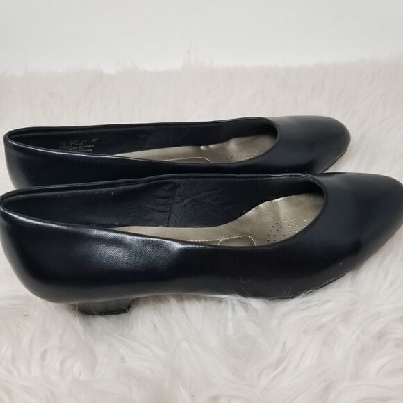 SOFT STYLE BLACK SIZE 9.5 W. - Picture 3 of 12
